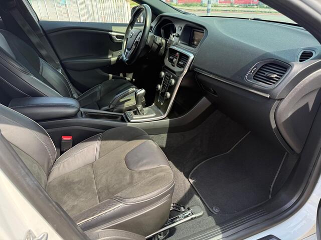 Volvo V40 2.0 T3 152 pk R-Design