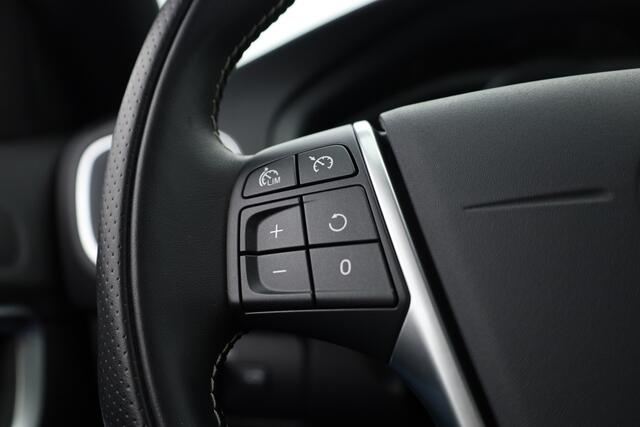 Volvo V40 2.0 T2 R-Design | Navi | Cruise | Camera | Stoelverw. | PDC A | 17'' | Clima