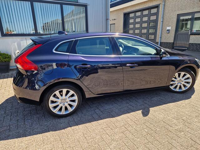 Volvo V40 1.5 T3 Momentum Camera | Verwarmd stoelen | Automaat