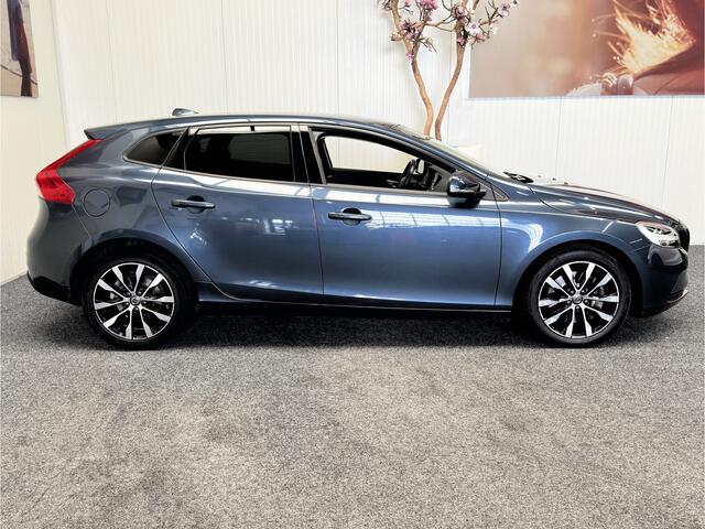 Volvo V40 1.5 T2 MOMENTUM LEDER NAVIGATIE CRUISE CONTROL CLIMATE CONTROL BLUETOOTH TELEFOON MEDIA VOORBEREIDING TREKHAAK ZEER MOOI !! 3010