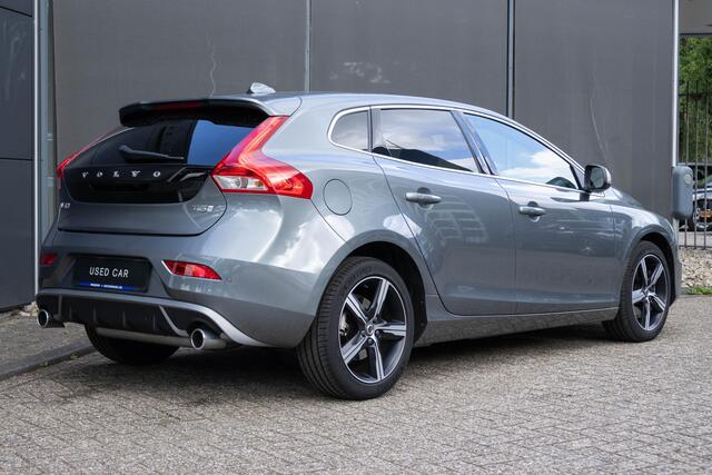 Volvo V40 T3 Polar+ Sport | Premium Audio Installatie | Getint Glas Achter | Panorama Dak | Navigatiesysteem | Keyless Entry | Verwarmbare Voorruit | Electronic Climate Control | Verwarmbare Voorstoelen | Cruise Control