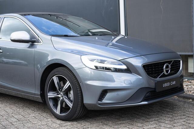 Volvo V40 T3 Polar+ Sport | Premium Audio Installatie | Getint Glas Achter | Panorama Dak | Navigatiesysteem | Keyless Entry | Verwarmbare Voorruit | Electronic Climate Control | Verwarmbare Voorstoelen | Cruise Control