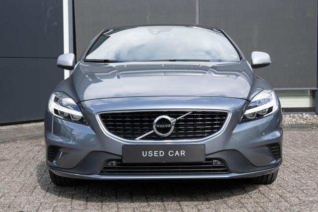 Volvo V40 T3 Polar+ Sport | Premium Audio Installatie | Getint Glas Achter | Panorama Dak | Navigatiesysteem | Keyless Entry | Verwarmbare Voorruit | Electronic Climate Control | Verwarmbare Voorstoelen | Cruise Control