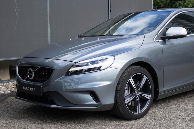 Volvo V40 T3 Polar+ Sport | Premium Audio Installatie | Getint Glas Achter | Panorama Dak | Navigatiesysteem | Keyless Entry | Verwarmbare Voorruit | Electronic Climate Control | Verwarmbare Voorstoelen | Cruise Control