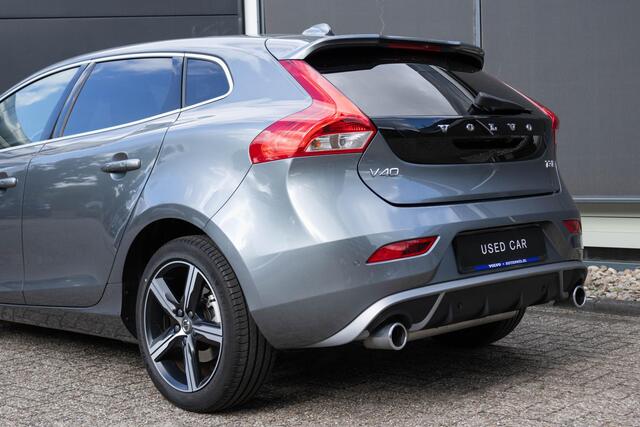 Volvo V40 T3 Polar+ Sport | Premium Audio Installatie | Getint Glas Achter | Panorama Dak | Navigatiesysteem | Keyless Entry | Verwarmbare Voorruit | Electronic Climate Control | Verwarmbare Voorstoelen | Cruise Control