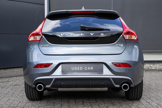 Volvo V40 T3 Polar+ Sport | Premium Audio Installatie | Getint Glas Achter | Panorama Dak | Navigatiesysteem | Keyless Entry | Verwarmbare Voorruit | Electronic Climate Control | Verwarmbare Voorstoelen | Cruise Control