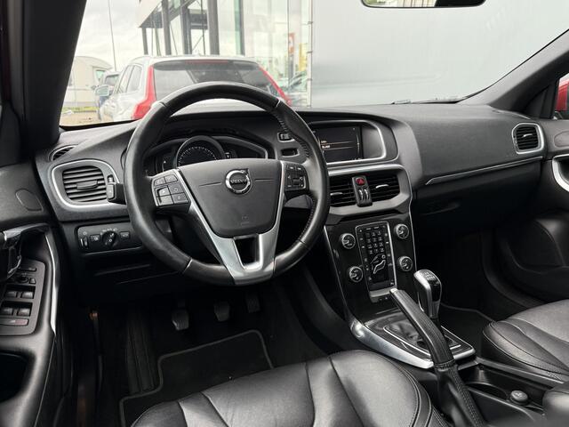 Volvo V40 BWJ 2017 2.0 178 PK D2 Nordic+ TREKHAAK | PANORAMADAK | CRUISE | LEDER | STOELVERW. | ELEKTRISCHE STOELEN | CAMERA | KEYLESS | LED | LMV | PDC | NAVI | CLIMA