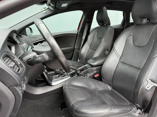Volvo V40 BWJ 2017 2.0 178 PK D2 Nordic+ TREKHAAK | PANORAMADAK | CRUISE | LEDER | STOELVERW. | ELEKTRISCHE STOELEN | CAMERA | KEYLESS | LED | LMV | PDC | NAVI | CLIMA