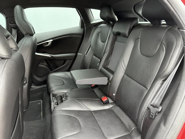 Volvo V40 BWJ 2017 2.0 178 PK D2 Nordic+ TREKHAAK | PANORAMADAK | CRUISE | LEDER | STOELVERW. | ELEKTRISCHE STOELEN | CAMERA | KEYLESS | LED | LMV | PDC | NAVI | CLIMA