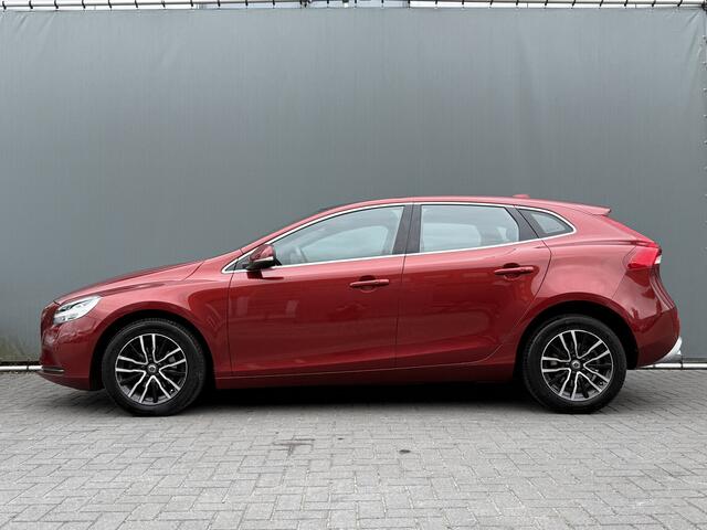 Volvo V40 BWJ 2017 2.0 178 PK D2 Nordic+ TREKHAAK | PANORAMADAK | CRUISE | LEDER | STOELVERW. | ELEKTRISCHE STOELEN | CAMERA | KEYLESS | LED | LMV | PDC | NAVI | CLIMA