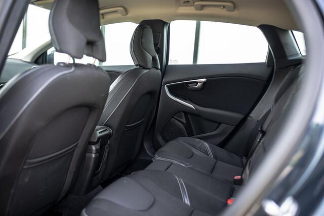 Volvo V40 1.5 T2 Polar+ | Cruise Control | Automaat | Stoelverwarming | LED | PDC | Climate Control | Volvo On Call |