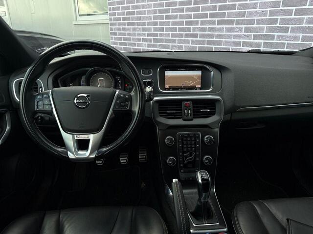 Volvo V40 2.0 T4 Business Sport | Trekhaak | Panoramadak | Standkachel | Lederen bekleding | Stoelverwarming | Camera | Parkeersensoren | Cruise Control | 17" | Dealeronderhouden |