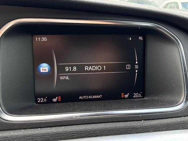 Volvo V40 2.0 T4 Business Sport | Trekhaak | Panoramadak | Standkachel | Lederen bekleding | Stoelverwarming | Camera | Parkeersensoren | Cruise Control | 17" | Dealeronderhouden |