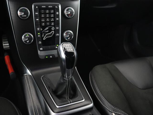 Volvo V40 2.0 T4 Business Sport | Stoelverwarming | Leder/Alcantara | Full LED | Navigatie | Climate control | Climate control | Parkeerhulp | R-Design