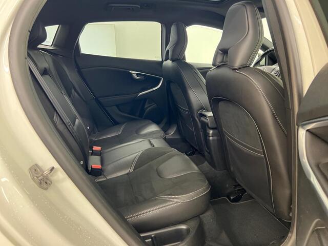Volvo V40 1.5 T3 Polar+ Sport | DAB | Keyless entry | Harman/Kardon | Standkachel | Parkeercamera | Panoramadak | Volvo on Call | Stoelverwarming |