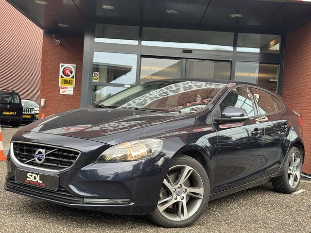 Volvo V40 2.0 T2 Momentum // CAMERA // CRUISE // NAVI // CLIMA // STOELVERWARMING // BLUETOOTH //