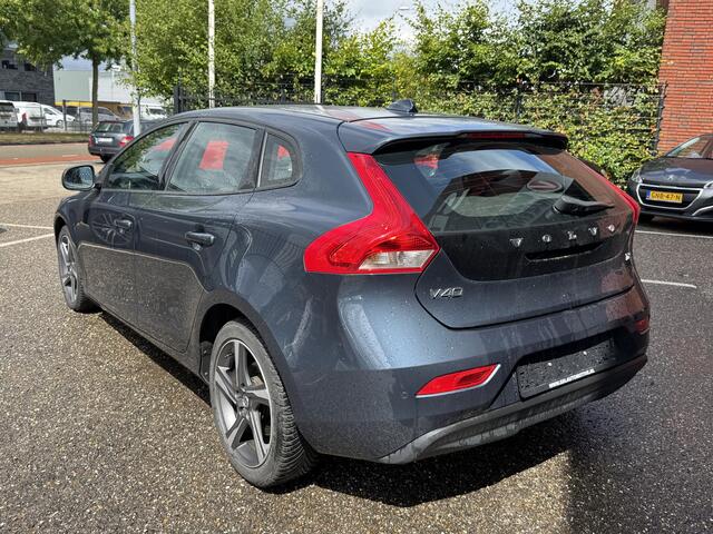 Volvo V40 2.0 T2 Kinetic // FULL LED // NAVI // PDC // CLIMA // BLUETOOTH //
