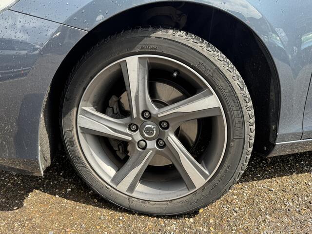 Volvo V40 2.0 T2 Kinetic // FULL LED // NAVI // PDC // CLIMA // BLUETOOTH //
