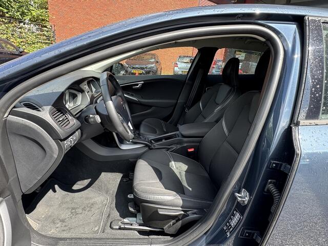 Volvo V40 2.0 T2 Kinetic // FULL LED // NAVI // PDC // CLIMA // BLUETOOTH //
