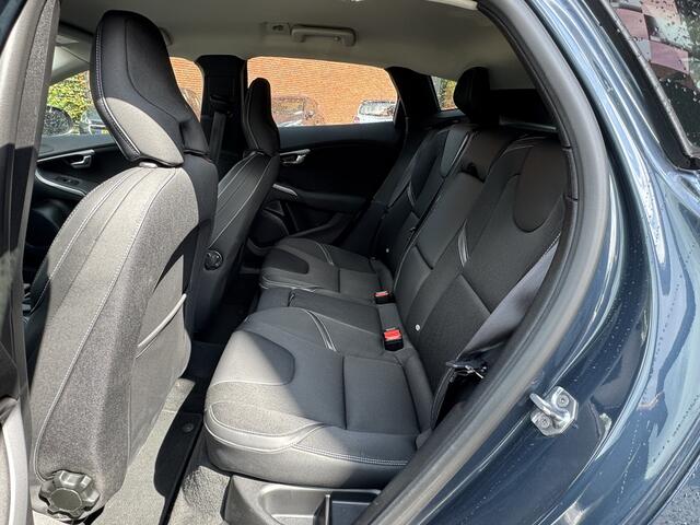 Volvo V40 2.0 T2 Kinetic // FULL LED // NAVI // PDC // CLIMA // BLUETOOTH //
