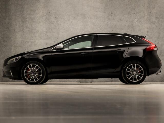 Volvo V40 2.0 D2 R-Design Automaat (NAVIGATIE, VIRTUAL COCKPIT, CLIMATE, LEDER/ALCANTARA, STOELVERWARMING, SPORTSTOELEN, GETINT GLAS, CRUISE, PARKEERSENSOREN, NIEUWE APK, NIEUWSTAAT)