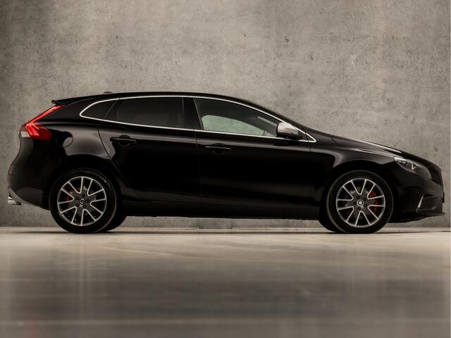 Volvo V40 2.0 D2 R-Design Automaat (NAVIGATIE, VIRTUAL COCKPIT, CLIMATE, LEDER/ALCANTARA, STOELVERWARMING, SPORTSTOELEN, GETINT GLAS, CRUISE, PARKEERSENSOREN, NIEUWE APK, NIEUWSTAAT)