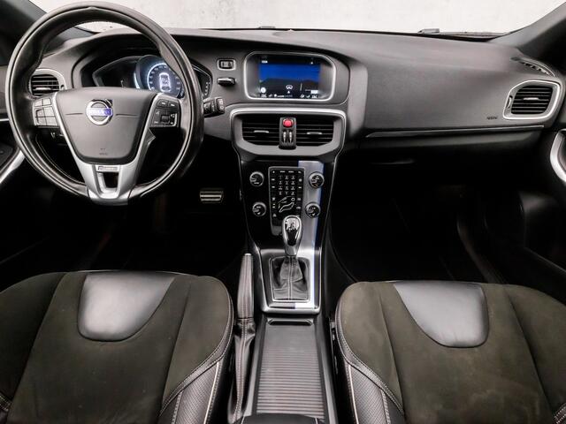 Volvo V40 2.0 D2 R-Design Automaat (NAVIGATIE, VIRTUAL COCKPIT, CLIMATE, LEDER/ALCANTARA, STOELVERWARMING, SPORTSTOELEN, GETINT GLAS, CRUISE, PARKEERSENSOREN, NIEUWE APK, NIEUWSTAAT)