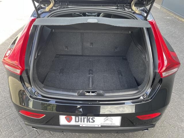 Volvo V40 2.0 D2 Luxury (Camera - LED - Stoelverwarming - Parkeersensoren V+A - Automatische Airco - Navigatie - 17"incl 4S)