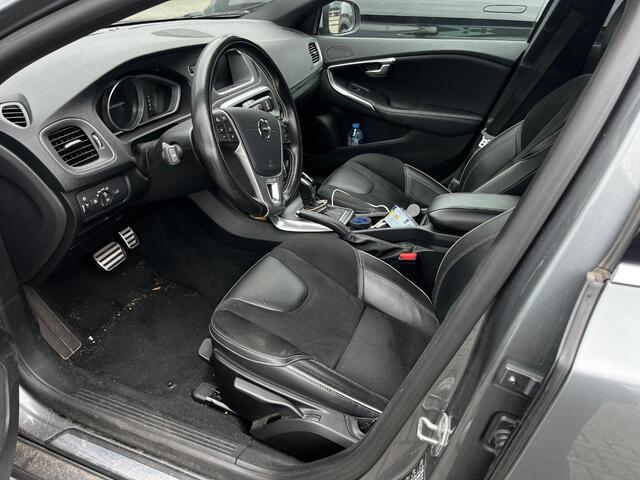 Volvo V40 1.5 T3 Polar+ Sport | Trekhaak | Harman/Kardon | Panoramadak | Parkeercamera | Parkeersensoren | Keyless entry/start | Regensensor | DAB | Extra getint glas |