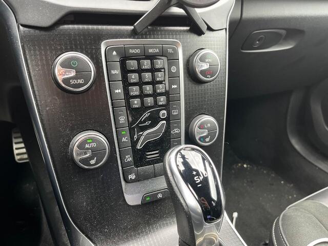 Volvo V40 1.5 T3 Polar+ Sport | Trekhaak | Harman/Kardon | Panoramadak | Parkeercamera | Parkeersensoren | Keyless entry/start | Regensensor | DAB | Extra getint glas |