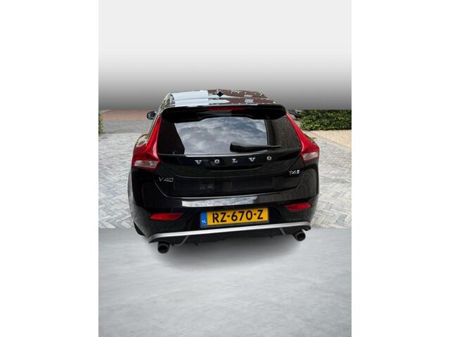 Volvo V40 2.0 T4 Business Sport | Standkachel | Volvo on Call | DAB | Keyless entry/start | Stoelverwarming | Parkeercamera | Parkeersensoren | Extra getint glas |