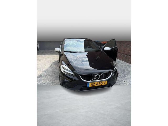 Volvo V40 2.0 T4 Business Sport | Standkachel | Volvo on Call | DAB | Keyless entry/start | Stoelverwarming | Parkeercamera | Parkeersensoren | Extra getint glas |