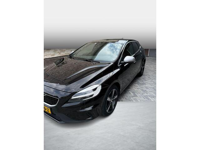 Volvo V40 2.0 T4 Business Sport | Standkachel | Volvo on Call | DAB | Keyless entry/start | Stoelverwarming | Parkeercamera | Parkeersensoren | Extra getint glas |
