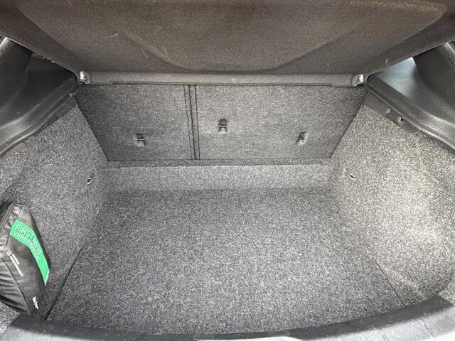 Volvo V40 1.5 T3 Polar+ Sport panorama dak/ park assist v + A +camera/ extra getint glas/ stoelverwarming/ harman kardon audio