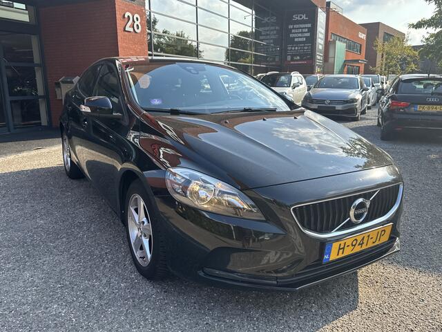 Volvo V40 2.0 T2 Momentum // NAVI // CLIMA // CRUISE // TREKHAAK // LICHT METALEN VELGEN