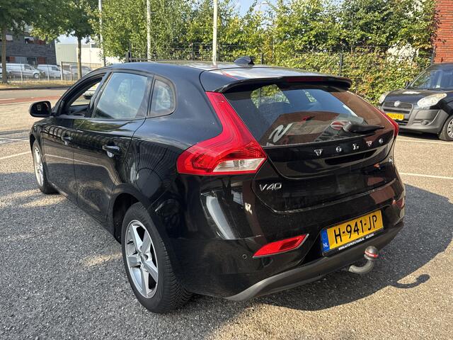 Volvo V40 2.0 T2 Momentum // NAVI // CLIMA // CRUISE // TREKHAAK // LICHT METALEN VELGEN