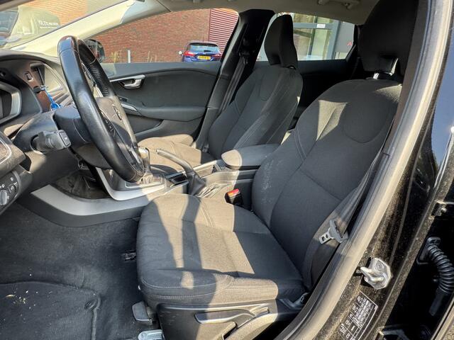Volvo V40 2.0 T2 Momentum // NAVI // CLIMA // CRUISE // TREKHAAK // LICHT METALEN VELGEN