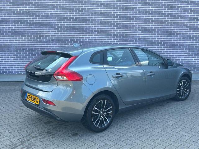Volvo V40 2.0 T2 Nordic+ | Standkachel | Stoel en Stuurverwarming | Verwarmbare Voorruit | Navigatie | Park Assist Achter |