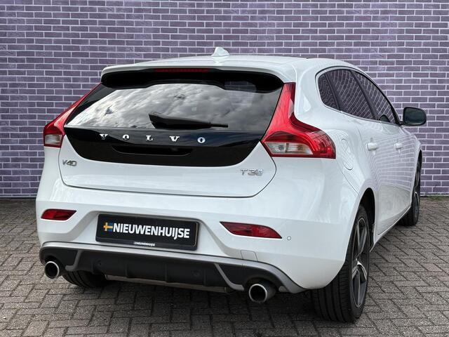 Volvo V40 1.5 T3 Polar+ Sport | DAB | Panoramadak | Stoelverwarming | Parkeersensoren V+A | Parkeercamera | Keyless entry/start | Harman/Kardon | Volvo on Call |