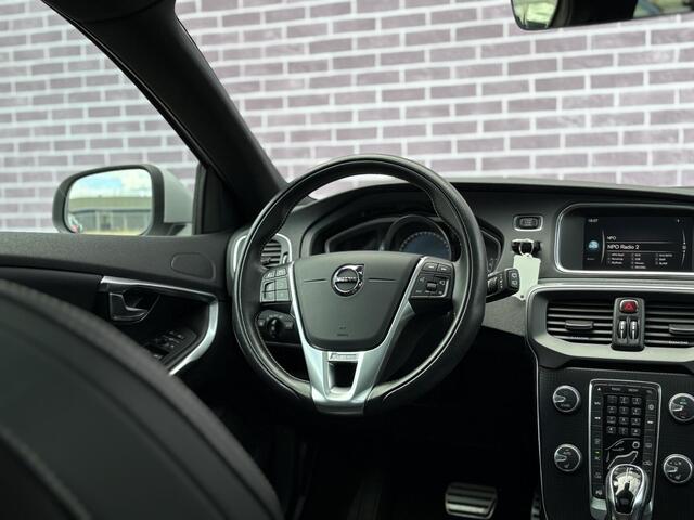 Volvo V40 1.5 T3 Polar+ Sport | DAB | Panoramadak | Stoelverwarming | Parkeersensoren V+A | Parkeercamera | Keyless entry/start | Harman/Kardon | Volvo on Call |