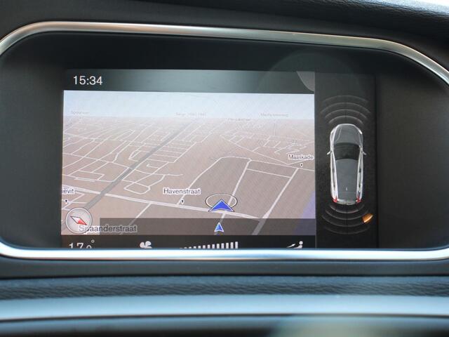 Volvo V40 1.5 T2 Momentum Airco Navigatie Parkeersensoren Radio Lichtmetalen velgen Elektrische ramen Bluetooth