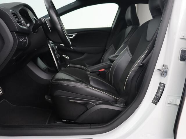 Volvo V40 1.5 T3 Polar+ Sport | Panoramadak | Stoelverwarming | Camera | Full LED | Navigatie | Park Assist | Harman/Kardon | Keyless | R Design