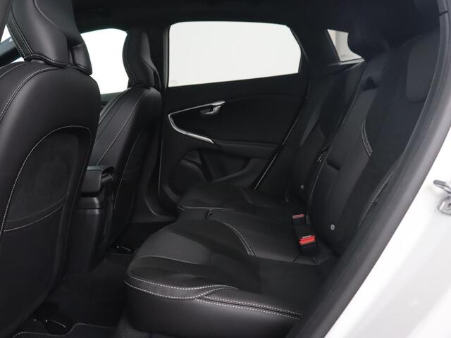 Volvo V40 1.5 T3 Polar+ Sport | Panoramadak | Stoelverwarming | Camera | Full LED | Navigatie | Park Assist | Harman/Kardon | Keyless | R Design