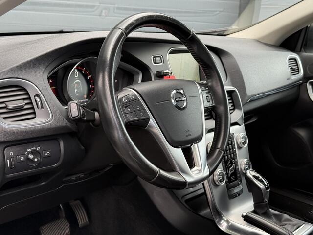 Volvo V40 1.5 T3 Nordic+ 2e Eigenaar,Pano,Camera,Automaat,Navi,Stoelverwarming,153pk,Leder,Pdc,Elekt.Stoelen,Lm velgen,N.A.P,Nieuwe Apk bij Aflevering