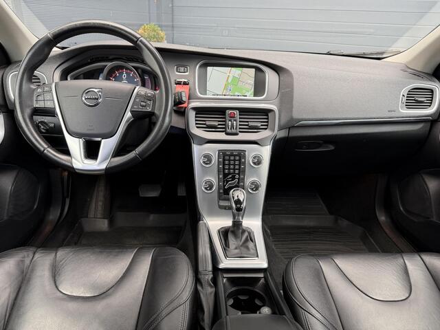 Volvo V40 1.5 T3 Nordic+ 2e Eigenaar,Pano,Camera,Automaat,Navi,Stoelverwarming,153pk,Leder,Pdc,Elekt.Stoelen,Lm velgen,N.A.P,Nieuwe Apk bij Aflevering