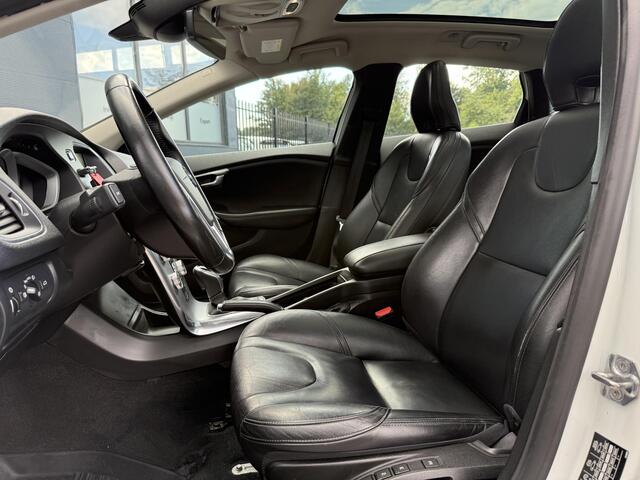 Volvo V40 1.5 T3 Nordic+ 2e Eigenaar,Pano,Camera,Automaat,Navi,Stoelverwarming,153pk,Leder,Pdc,Elekt.Stoelen,Lm velgen,N.A.P,Nieuwe Apk bij Aflevering