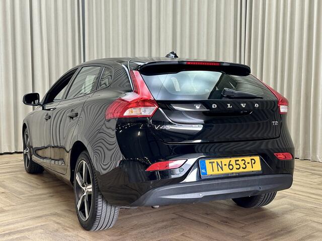 Volvo V40 2.0 T2 *R-Design* Facelift / 1/2 Leder / Stoelverwarming / Camera / LED / Navi / Cruise Control / 17"LMV