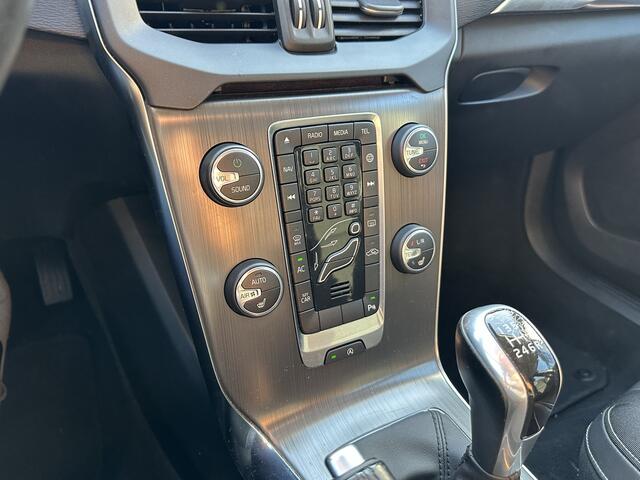 Volvo V40 2.0 T2 Momentum Xenon/Navigatie/Stoelverwarming/PDC