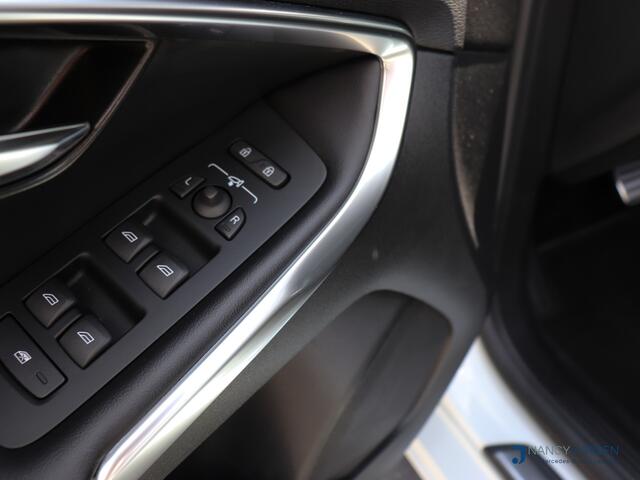 Volvo V40 2.0 T4 R-Design | Automaat | ECC | Leder Nappa | Navi Sensus | Camera | DAB | LED | Sound System | Keyless Start | Trekhaak |