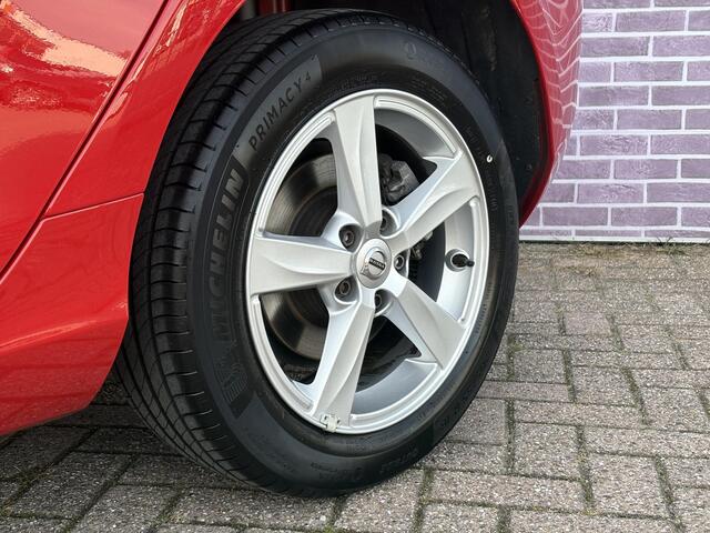 Volvo V40 1.5 T2 Kinetic | 1ste eigenaar | Airco | Cruise controle | Stoelhoogte verstelling | Licht metalen velgen 16" | Multimediascherm |